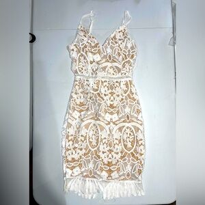 LACE DRESS NWT FASHION NOVA